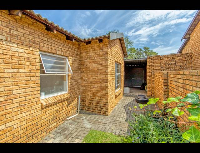 3 BEDROOM TOWNHOUSE FOR SALE IN HONEYPARK